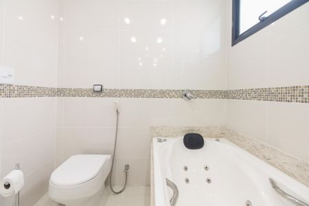 Apartamento à venda com 250m², 3 quartos e 3 vagasBanheiro da  Suíte 1