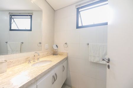 Apartamento à venda com 250m², 3 quartos e 3 vagasBanheiro da Suíte 3