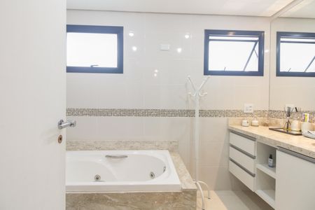 Apartamento à venda com 250m², 3 quartos e 3 vagasBanheiro da  Suíte 1