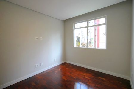 Apartamento à venda com 118m², 4 quartos e 2 vagasQuarto 2