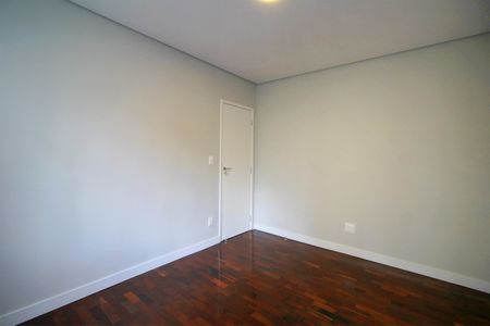 Apartamento à venda com 118m², 4 quartos e 2 vagasQuarto 3