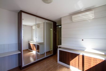 Apartamento à venda com 143m², 3 quartos e 2 vagas Apartamento à venda com 143m², 3 quartos e 2 vagasSuíte