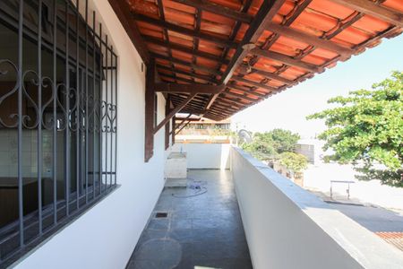 Casa à venda com 280m², 4 quartos e 1 vagaÁrea de Serviço