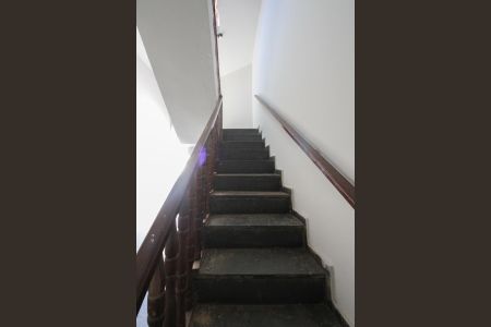 Casa à venda com 280m², 4 quartos e 1 vagaEscada