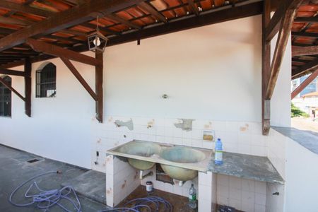 Casa à venda com 280m², 4 quartos e 1 vagaÁrea de Serviço