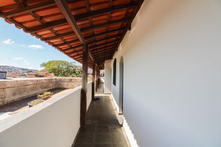Casa à venda com 280m², 4 quartos e 1 vagaVaranda lateral