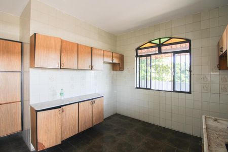 Casa à venda com 280m², 4 quartos e 1 vagaCozinha