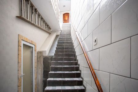 Casa para alugar com 80m², 2 quartos e sem vagaEscada