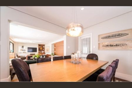 Apartamento à venda com 220m², 4 quartos e 4 vagasFoto 01