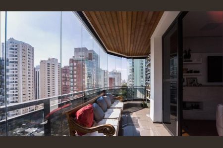 Apartamento à venda com 220m², 4 quartos e 4 vagasFoto 02