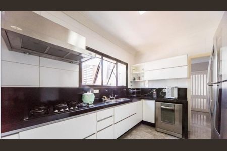 Apartamento à venda com 220m², 4 quartos e 4 vagasFoto 01