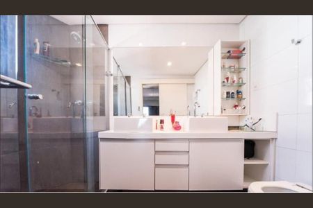 Apartamento à venda com 220m², 4 quartos e 4 vagasFoto 01