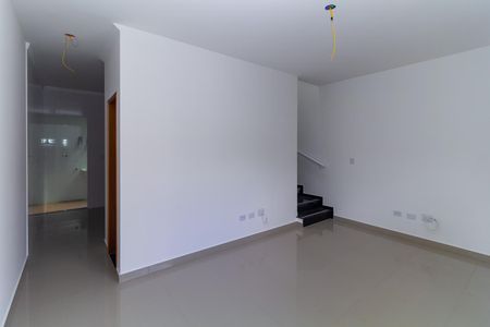 Casa à venda com 87m², 2 quartos e 2 vagas Casa à venda com 87m², 2 quartos e 2 vagasSala