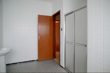 Casa para alugar com 180m², 3 quartos e 2 vagasBanheiro Social