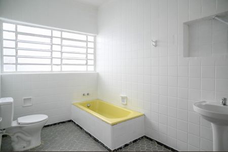 Casa para alugar com 180m², 3 quartos e 2 vagasBanheiro Social