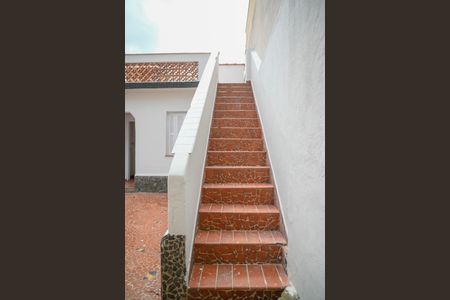 Casa para alugar com 180m², 3 quartos e 2 vagasEscada Acesso Quintal 2