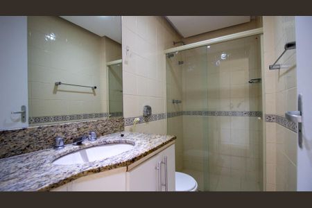 Casa de condomínio para alugar com 110m², 4 quartos e 1 vaga Casa de condomínio para alugar com 110m², 4 quartos e 1 vagaBanheiro da Suíte 1