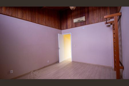 Casa de condomínio para alugar com 110m², 4 quartos e 1 vaga Casa de condomínio para alugar com 110m², 4 quartos e 1 vagaSotão