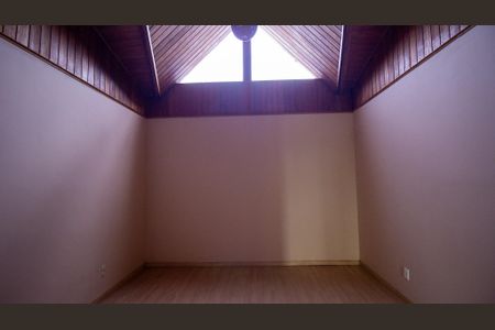 Casa de condomínio para alugar com 110m², 4 quartos e 1 vaga Casa de condomínio para alugar com 110m², 4 quartos e 1 vagaSotão