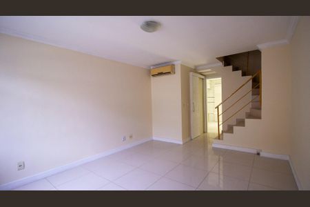 Casa de condomínio para alugar com 110m², 4 quartos e 1 vaga Casa de condomínio para alugar com 110m², 4 quartos e 1 vagaSala