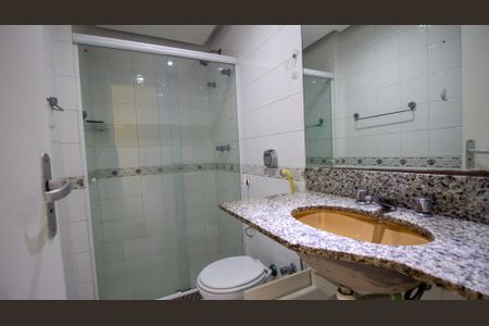 Casa de condomínio para alugar com 110m², 4 quartos e 1 vaga Casa de condomínio para alugar com 110m², 4 quartos e 1 vagaBanheiro da Suíte 2