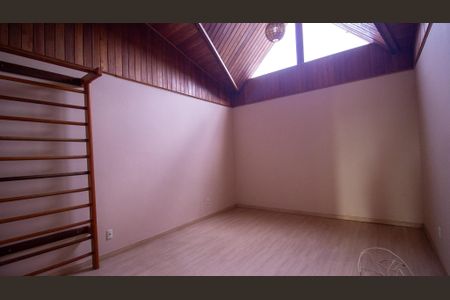 Casa de condomínio para alugar com 110m², 4 quartos e 1 vaga Casa de condomínio para alugar com 110m², 4 quartos e 1 vagaSotão