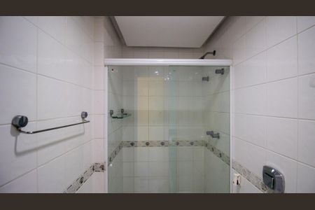 Casa de condomínio para alugar com 110m², 4 quartos e 1 vaga Casa de condomínio para alugar com 110m², 4 quartos e 1 vagaBanheiro da Suíte 2