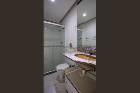 Casa de condomínio para alugar com 110m², 4 quartos e 1 vaga Casa de condomínio para alugar com 110m², 4 quartos e 1 vagaBanheiro da Suíte 2