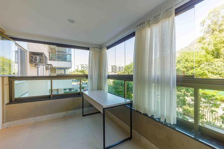Apartamento para alugar com 72m², 2 quartos e 1 vaga Apartamento para alugar com 72m², 2 quartos e 1 vagaVaranda