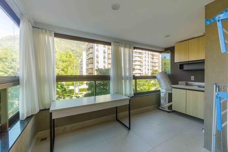 Apartamento para alugar com 72m², 2 quartos e 1 vaga Apartamento para alugar com 72m², 2 quartos e 1 vagaVaranda