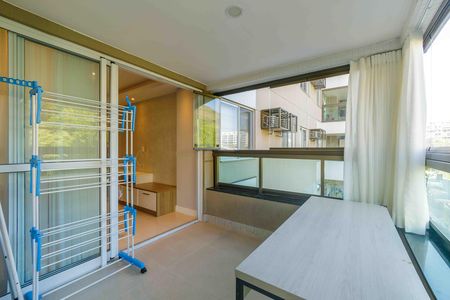 Apartamento para alugar com 72m², 2 quartos e 1 vaga Apartamento para alugar com 72m², 2 quartos e 1 vagaVaranda