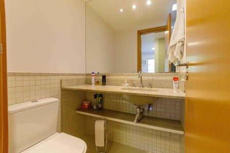 Apartamento para alugar com 72m², 2 quartos e 1 vaga Apartamento para alugar com 72m², 2 quartos e 1 vagaBanheiro da Suíte