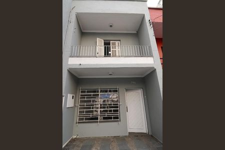 Casa à venda com 135m², 3 quartos e 1 vaga Casa à venda com 135m², 3 quartos e 1 vagaFachada