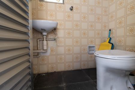 Casa à venda com 135m², 3 quartos e 1 vaga Casa à venda com 135m², 3 quartos e 1 vagaBanheiro de Serviço