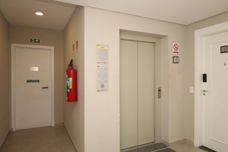 Apartamento à venda com 42m², 2 quartos e 1 vagaÁrea comum - Saguão do andar