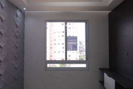 Apartamento à venda com 42m², 2 quartos e 1 vagaPlaca instalada na janela da sala