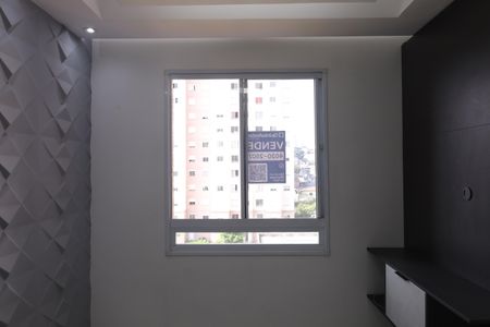 Apartamento à venda com 42m², 2 quartos e 1 vagaPlaca instalada na janela da sala