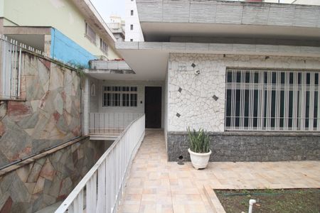 Casa para alugar com 315m², 3 quartos e 5 vagasQuintal