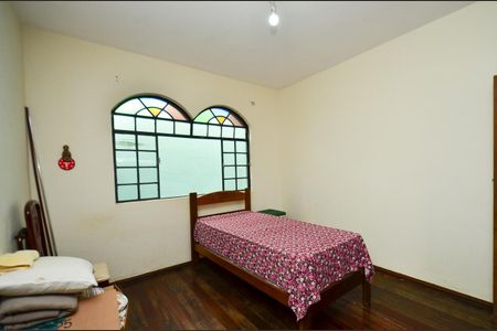 Casa à venda com 267m², 4 quartos e 3 vagas Casa à venda com 267m², 4 quartos e 3 vagasQuarto2