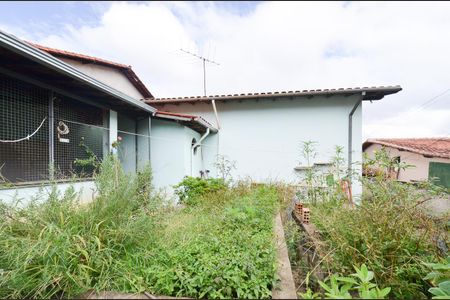 Casa à venda com 267m², 4 quartos e 3 vagas Casa à venda com 267m², 4 quartos e 3 vagasQuintal