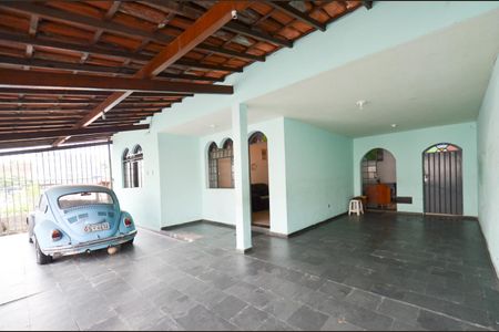 Casa à venda com 267m², 4 quartos e 3 vagas Casa à venda com 267m², 4 quartos e 3 vagasGaragem