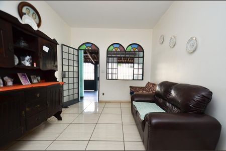 Casa à venda com 267m², 4 quartos e 3 vagas Casa à venda com 267m², 4 quartos e 3 vagasSala de estar