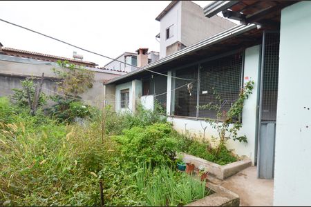 Casa à venda com 267m², 4 quartos e 3 vagas Casa à venda com 267m², 4 quartos e 3 vagasQuintal