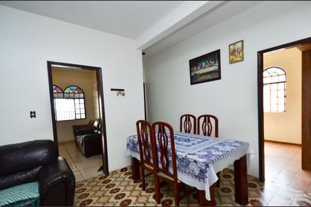 Casa à venda com 267m², 4 quartos e 3 vagas Casa à venda com 267m², 4 quartos e 3 vagasSala de jantar