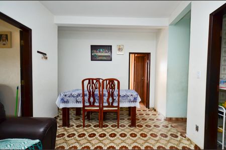 Casa à venda com 267m², 4 quartos e 3 vagas Casa à venda com 267m², 4 quartos e 3 vagasSala de jantar