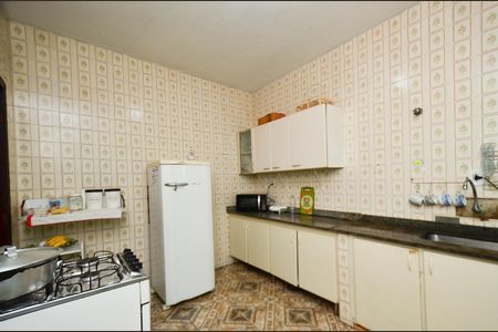 Casa à venda com 267m², 4 quartos e 3 vagas Casa à venda com 267m², 4 quartos e 3 vagasCozinha
