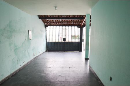 Casa à venda com 267m², 4 quartos e 3 vagas Casa à venda com 267m², 4 quartos e 3 vagasGaragem