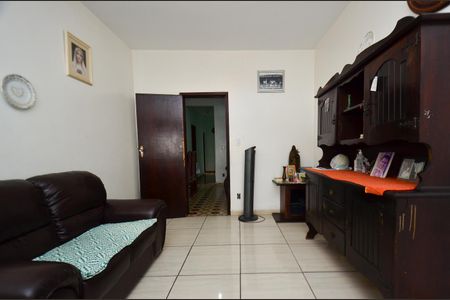 Casa à venda com 267m², 4 quartos e 3 vagas Casa à venda com 267m², 4 quartos e 3 vagasSala de estar