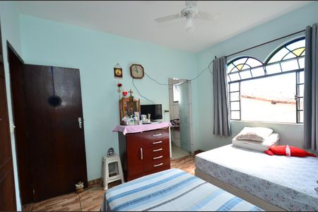 Casa à venda com 267m², 4 quartos e 3 vagas Casa à venda com 267m², 4 quartos e 3 vagasQuarto3