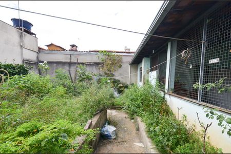 Casa à venda com 267m², 4 quartos e 3 vagas Casa à venda com 267m², 4 quartos e 3 vagasQuintal